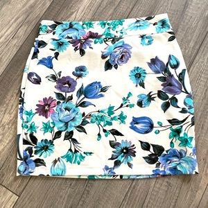 F21 White Floral Skirt💜